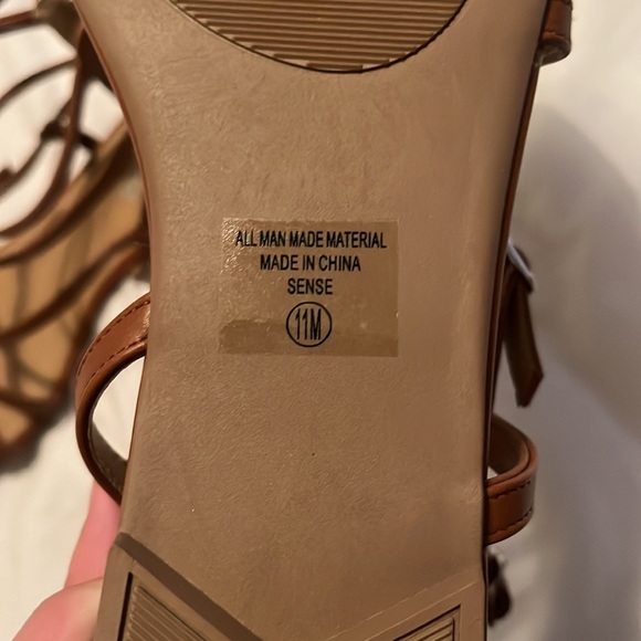 Unr8ed Size 11 Sandals - Picture 5 of 5